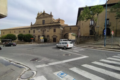 Arco entre palacio y convento - Tafalla
