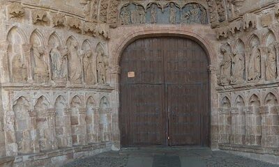 Portal Iglesia De Santa María De La Hiniesta