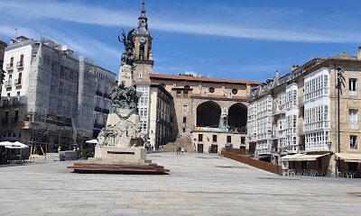 Catedral Plaza de la Virgen Blanca - Vitoria-Gasteiz