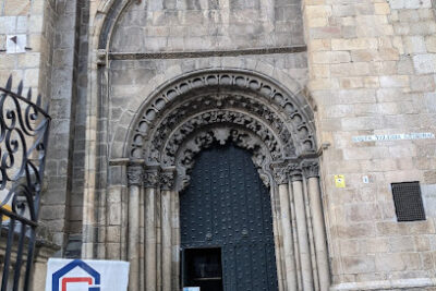 Fachada norte da catedral de Ourense