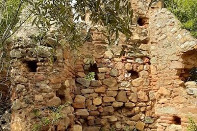 Ermita de san Juan de Nogales, en ruinas