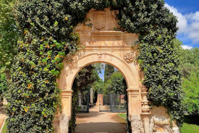 Arco y columnas del antiguo convento de San Jerónimo - Zamora